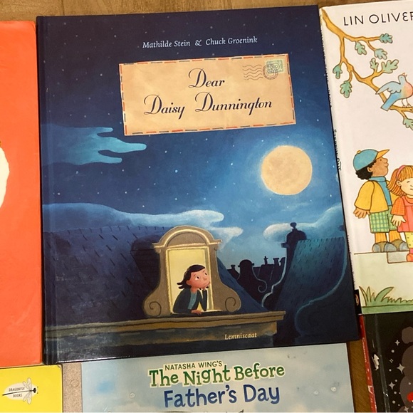 10 Mixed Children’s Books Pre-Owned Assorted Very Good Condition - Picture 2 of 10